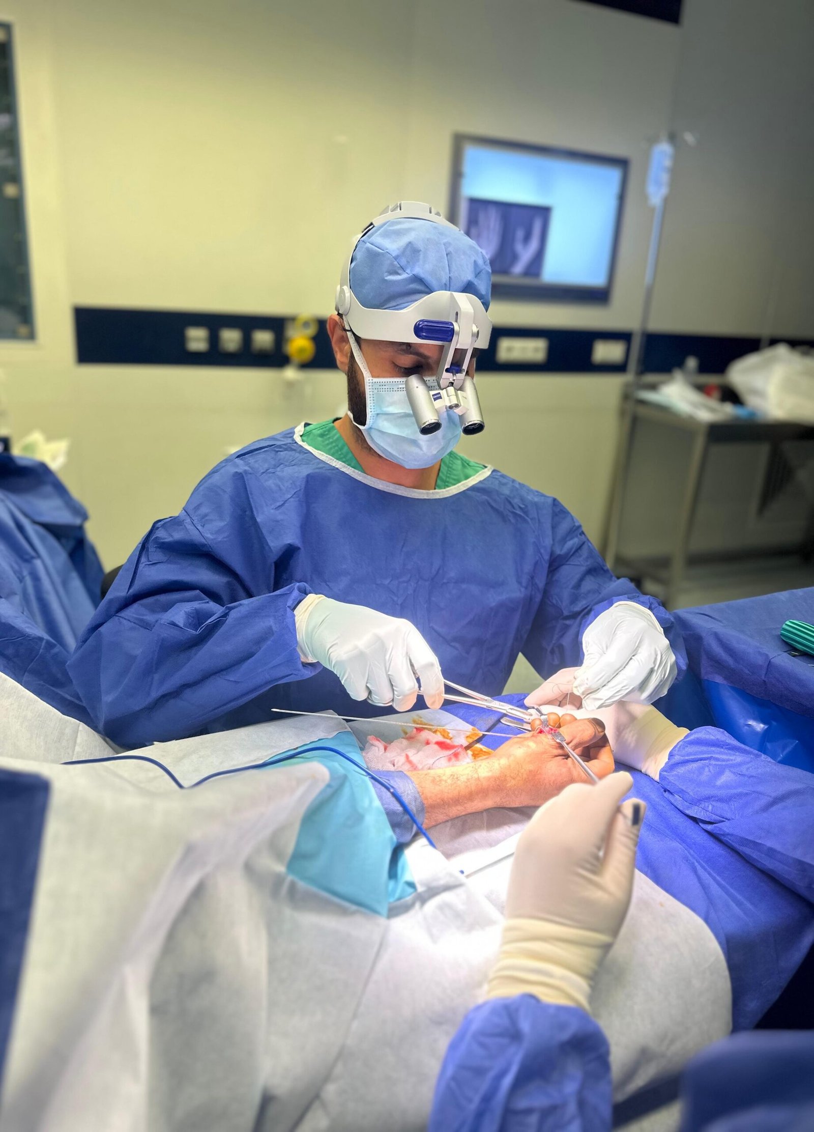 Dr mohamed abas cut tendon scaled